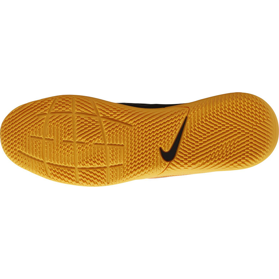 Buty piłkarskie Nike Tiempo Legend 8 Club IC AT6110 008 - obrazek 3