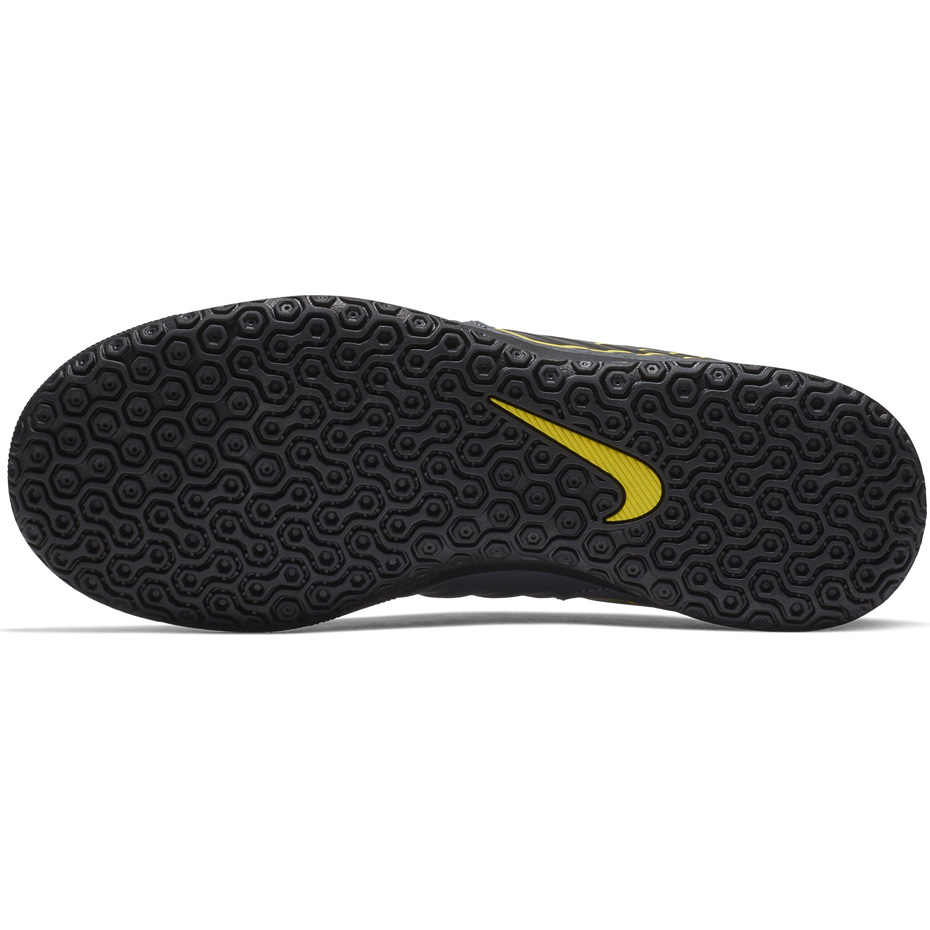 Buty piłkarskie Nike Tiempo Legend 7 Club IC JR AH7260 070 - obrazek 4