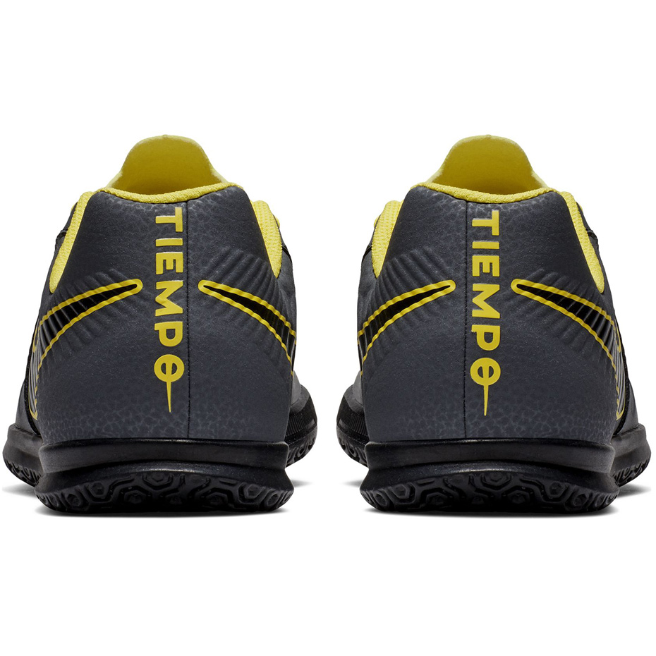 Buty piłkarskie Nike Tiempo Legend 7 Club IC JR AH7260 070 - obrazek 6