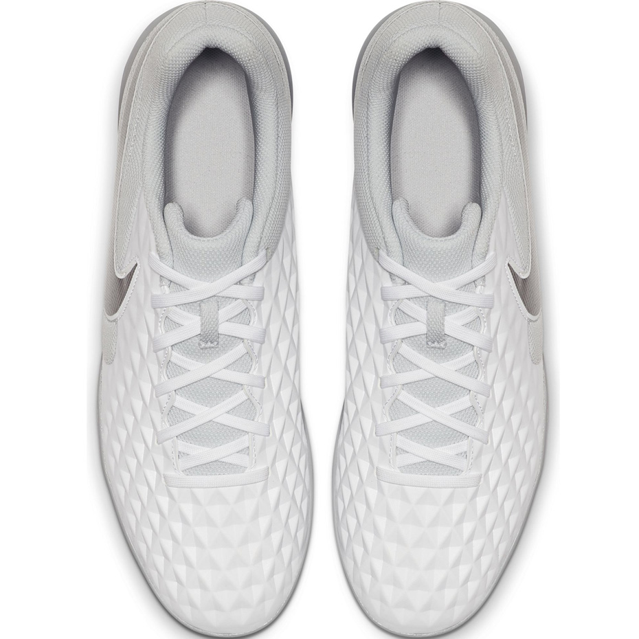 Buty piłkarskie Nike Tiempo Legend 8 Club IC AT6110 100 - obrazek 2