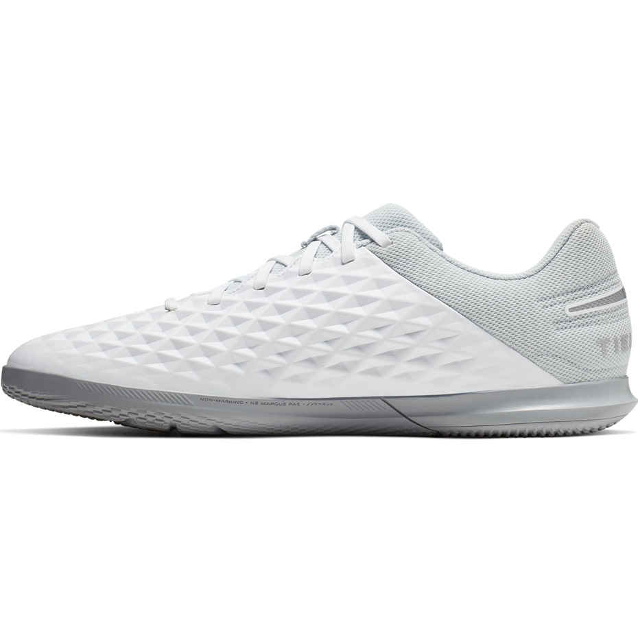 Buty piłkarskie Nike Tiempo Legend 8 Club IC AT6110 100 - obrazek 3