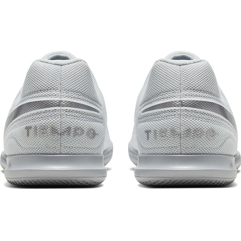 Buty piłkarskie Nike Tiempo Legend 8 Club IC AT6110 100 - obrazek 5