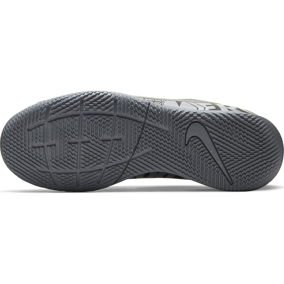 Buty piłkarskie Nike Mercurial Vapor 13 Club IC JUNIOR AT8169 001 - obrazek 5